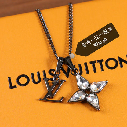 LV Necklaces 050