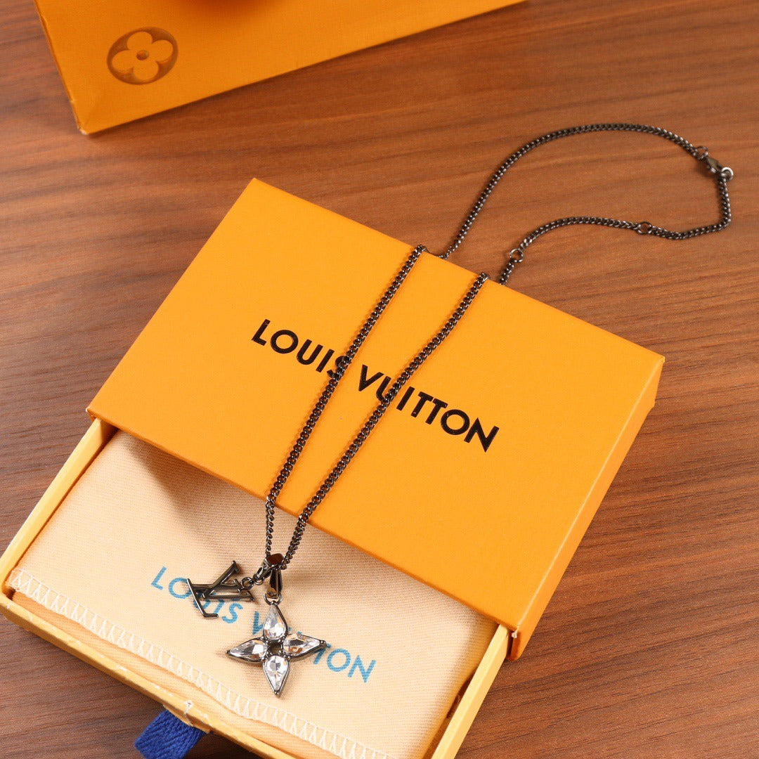 LV Necklaces 050