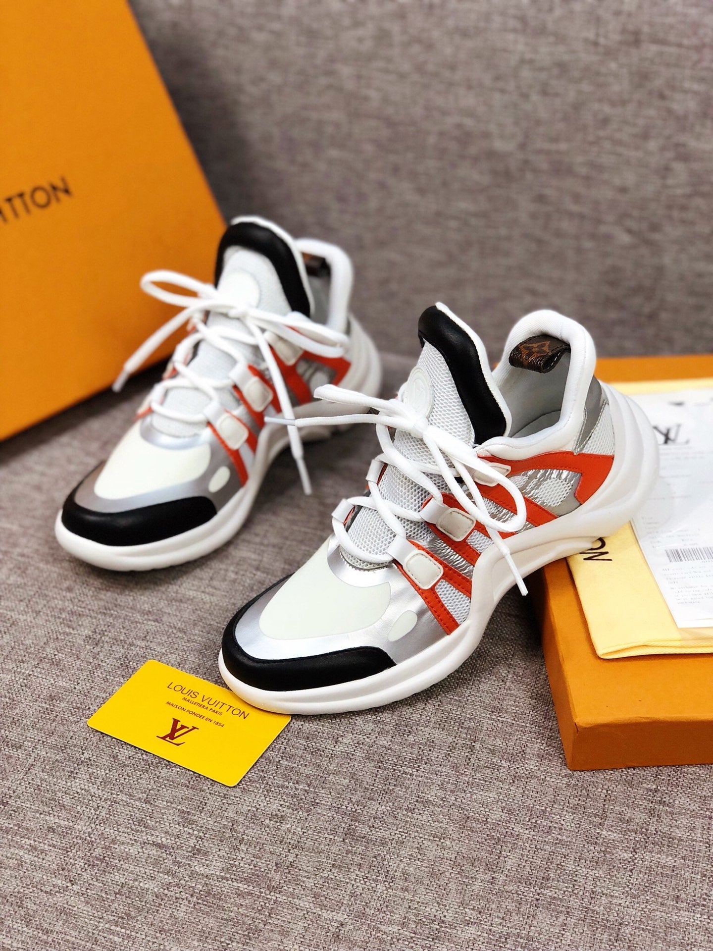 MO - LUV Archlight White Black Orange Sneaker