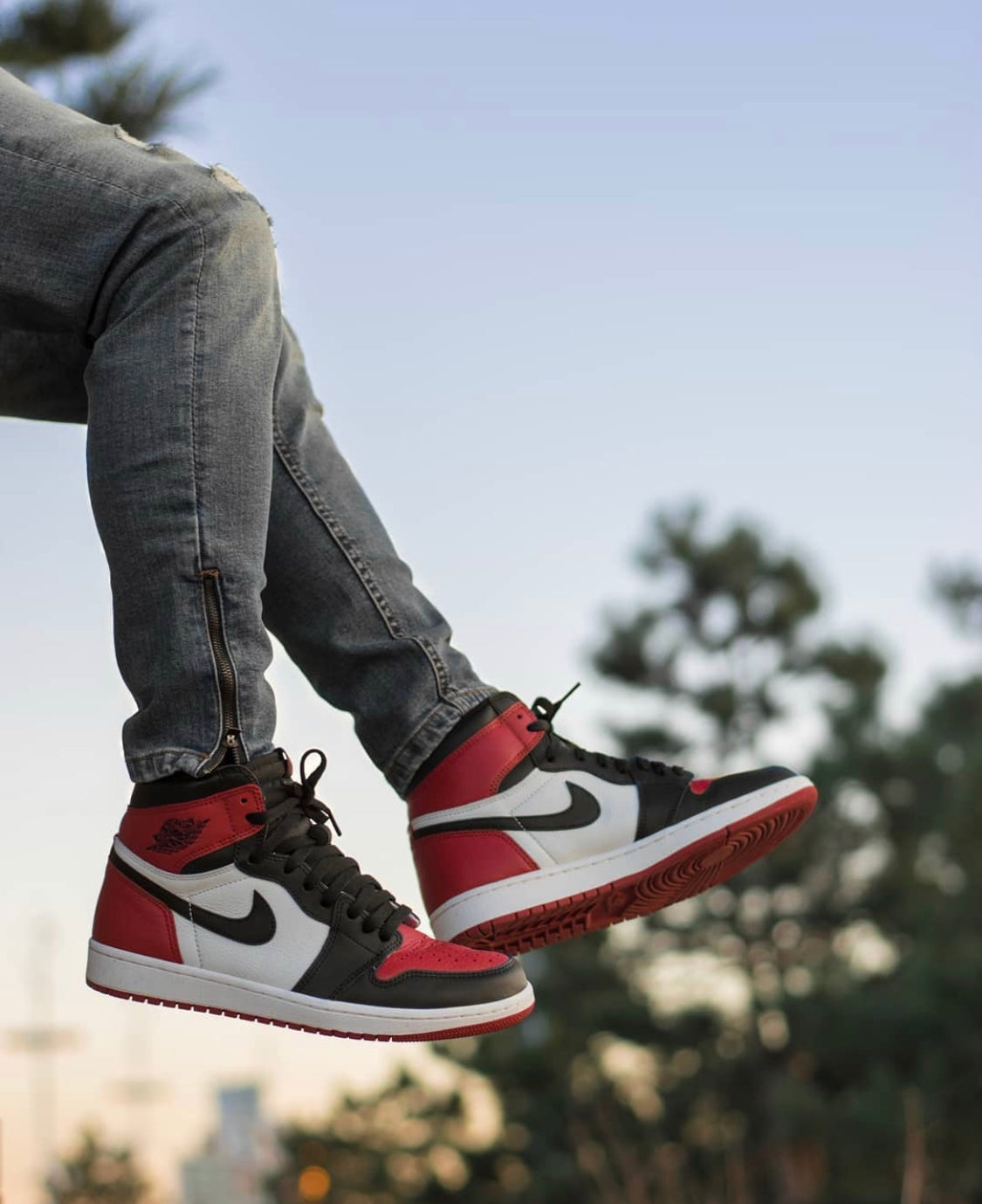 MO - AJ1 black red toe