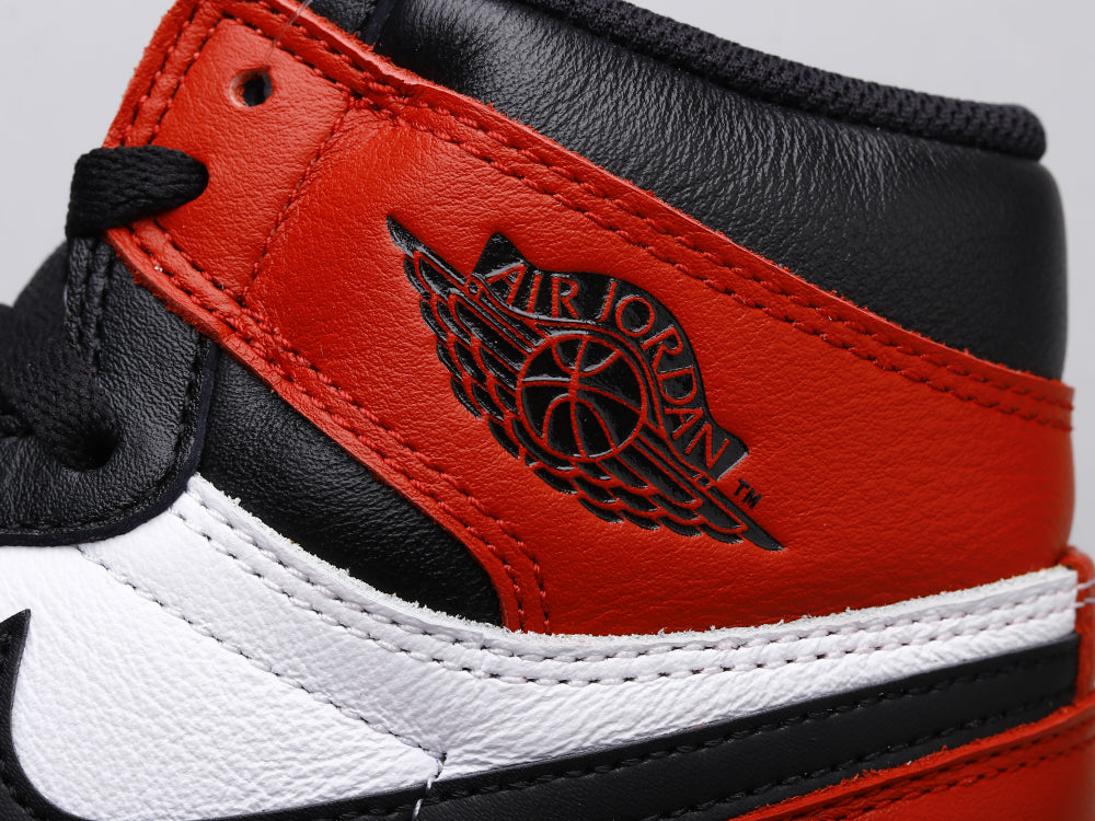 MO - AJ1 black toe