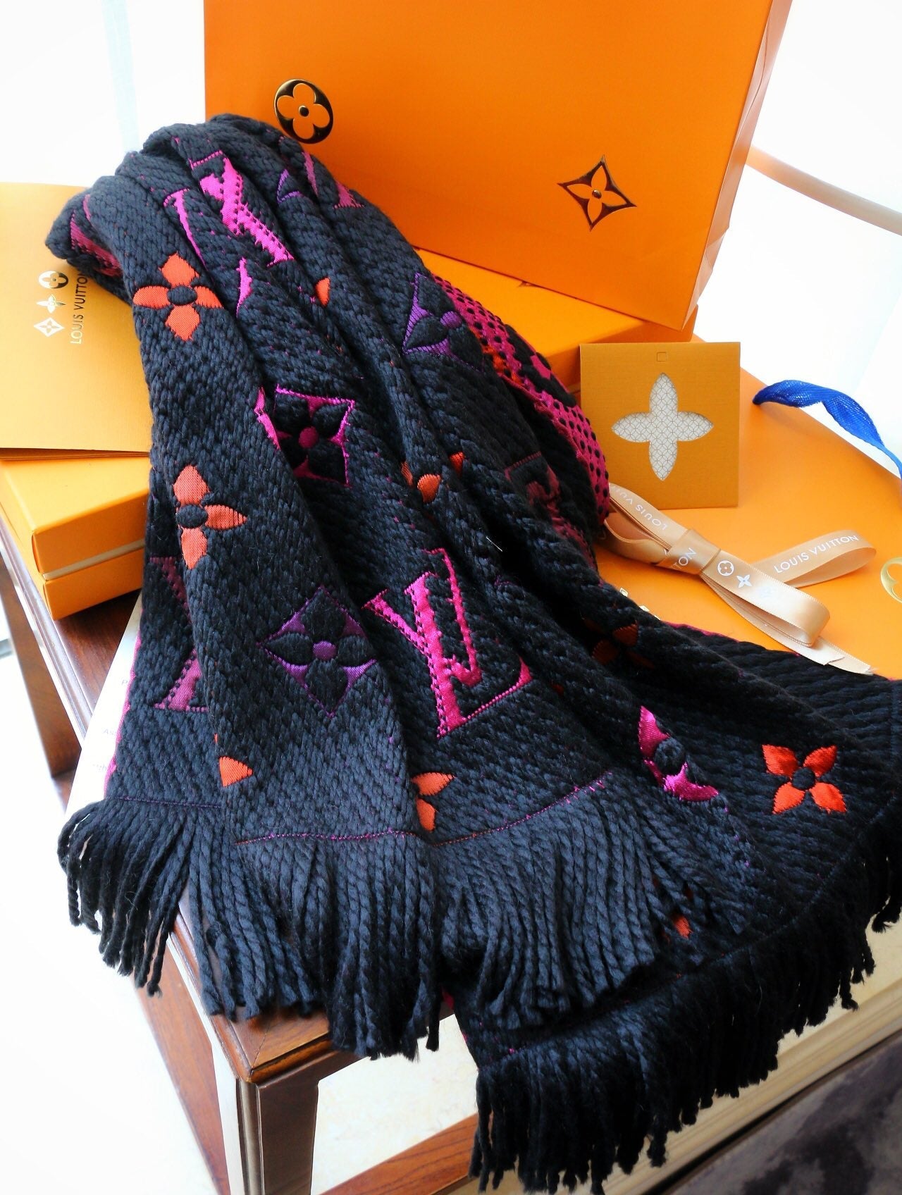 Top Quality LUV  Scarf 001