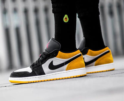 MO - AJ1 black and yellow toes