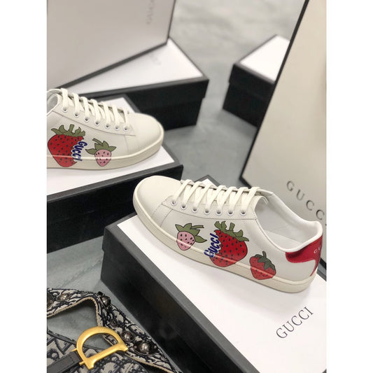 MO-GCI ACE STRAWBERRY MIRROR Sneaker 085