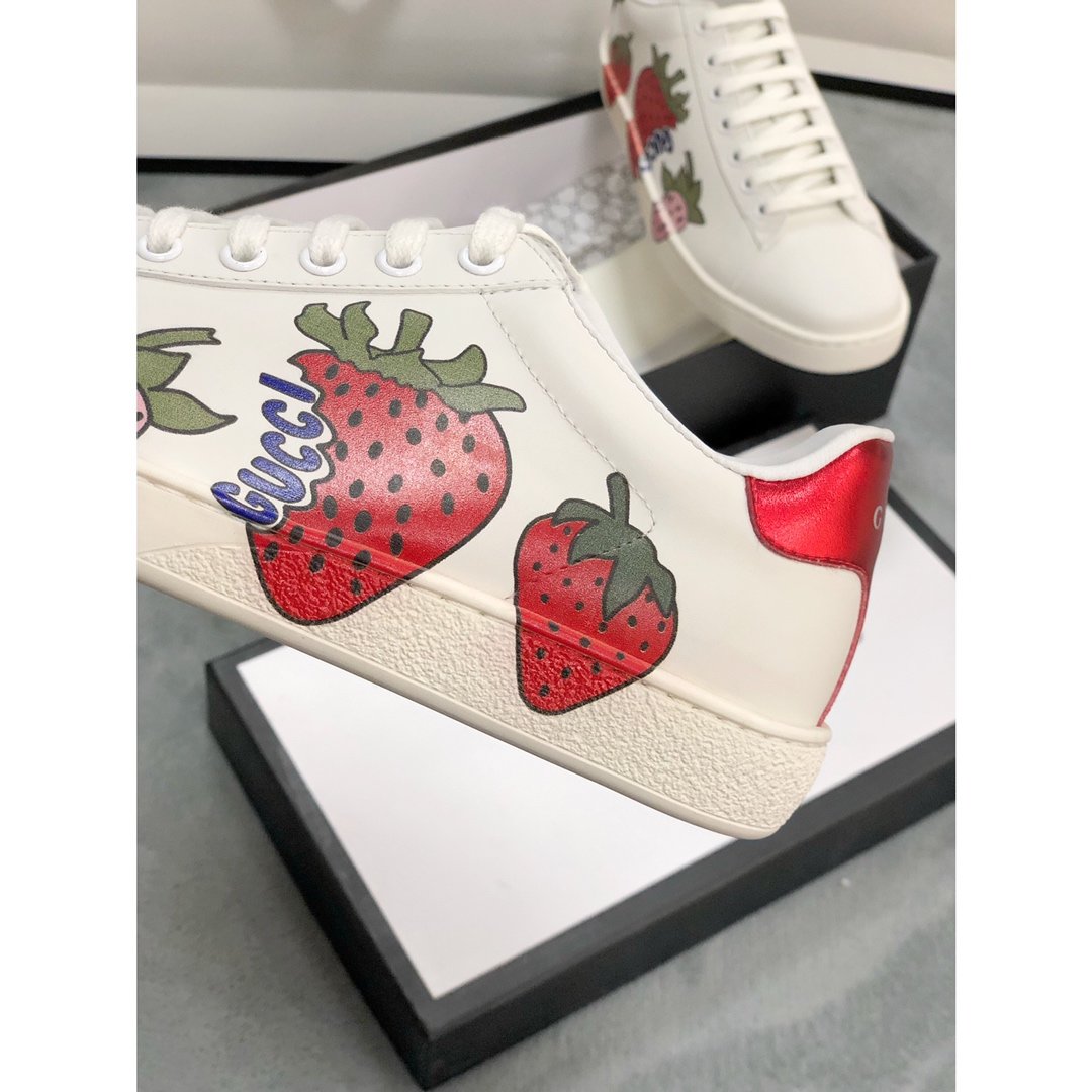 MO-GCI ACE STRAWBERRY MIRROR Sneaker 085