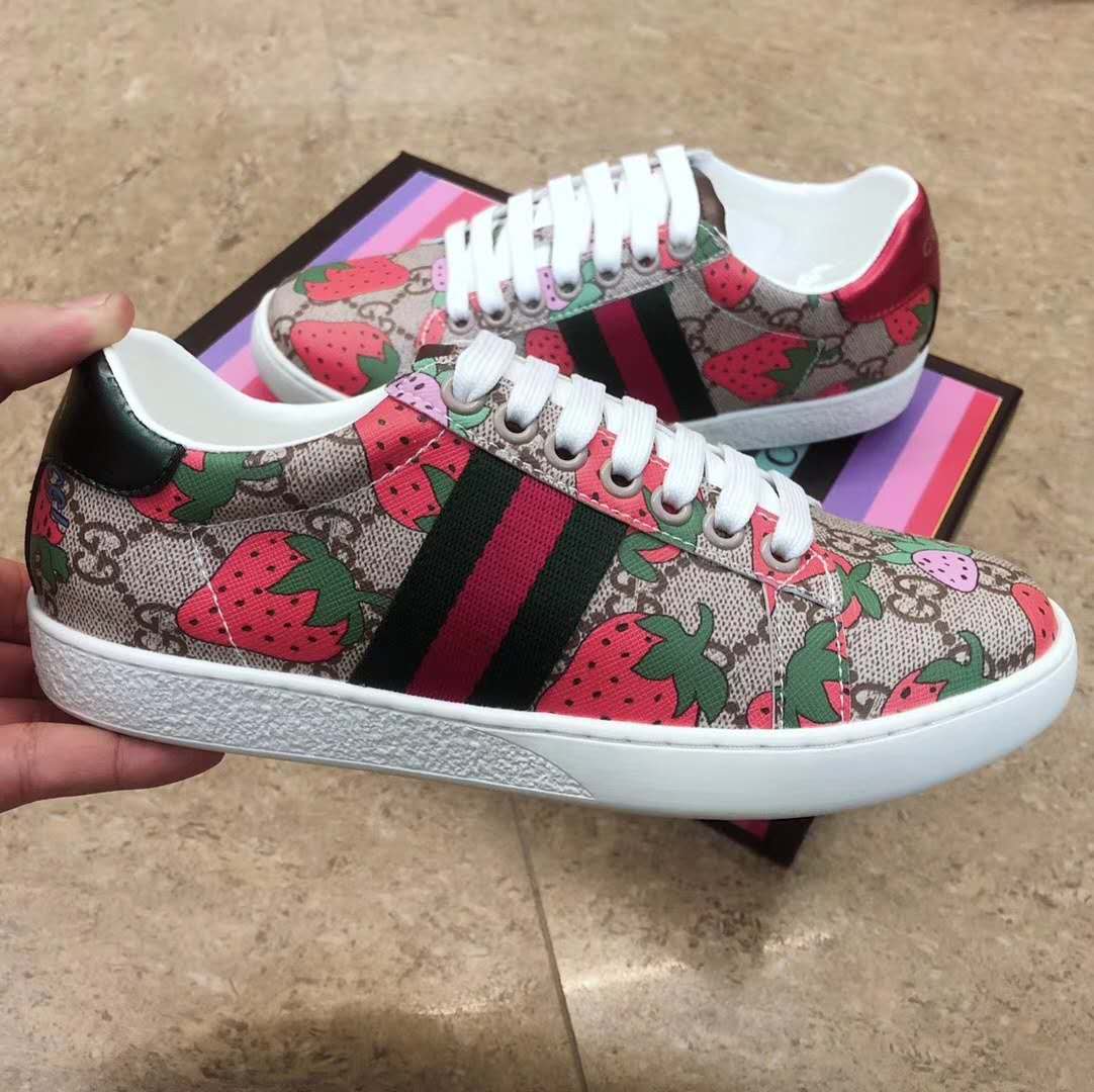 MO-GCI STRAWBERRY ACE Sneaker 027