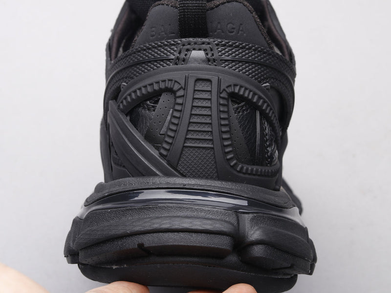MO - Bla Track Hollow Black Sneaker