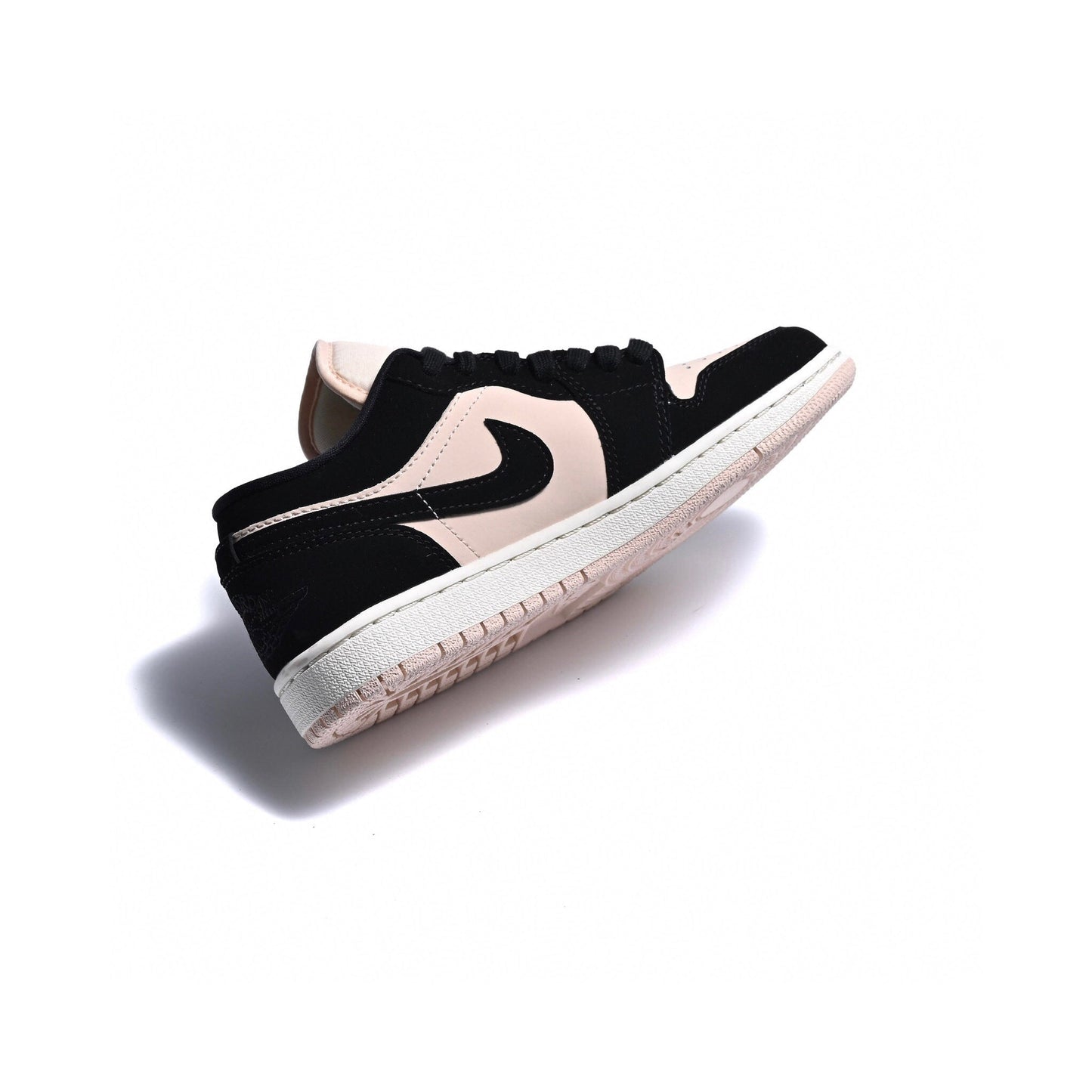 MO - AJ1 Low Milk Tea