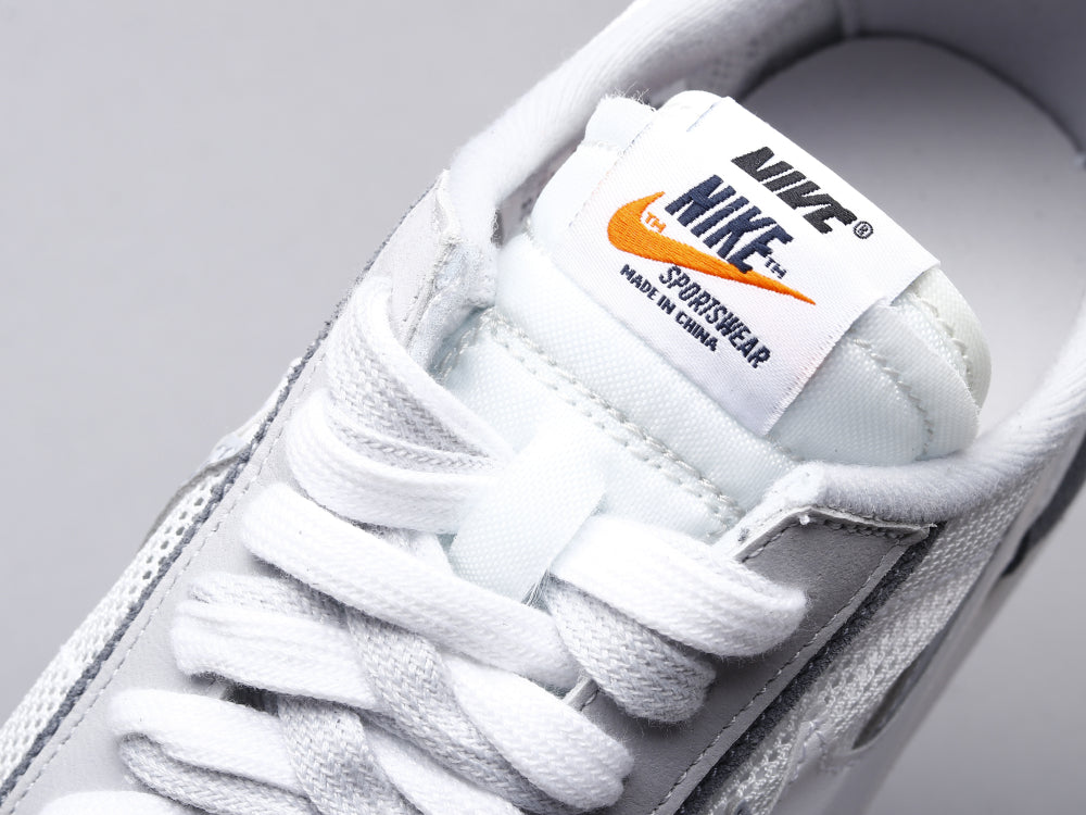 MO - NKE Waffle off-white