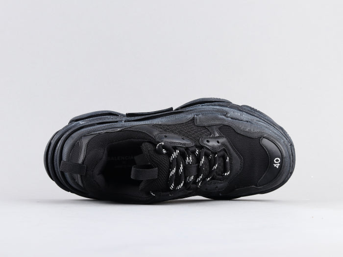 MO - Bla Triple S Pure Black Sneaker