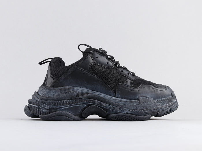 MO - Bla Triple S Pure Black Sneaker