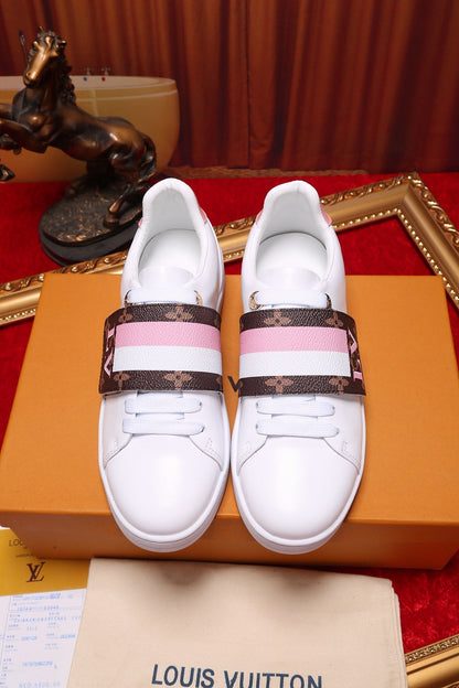 MO - LUV Font Row Pink Sneaker