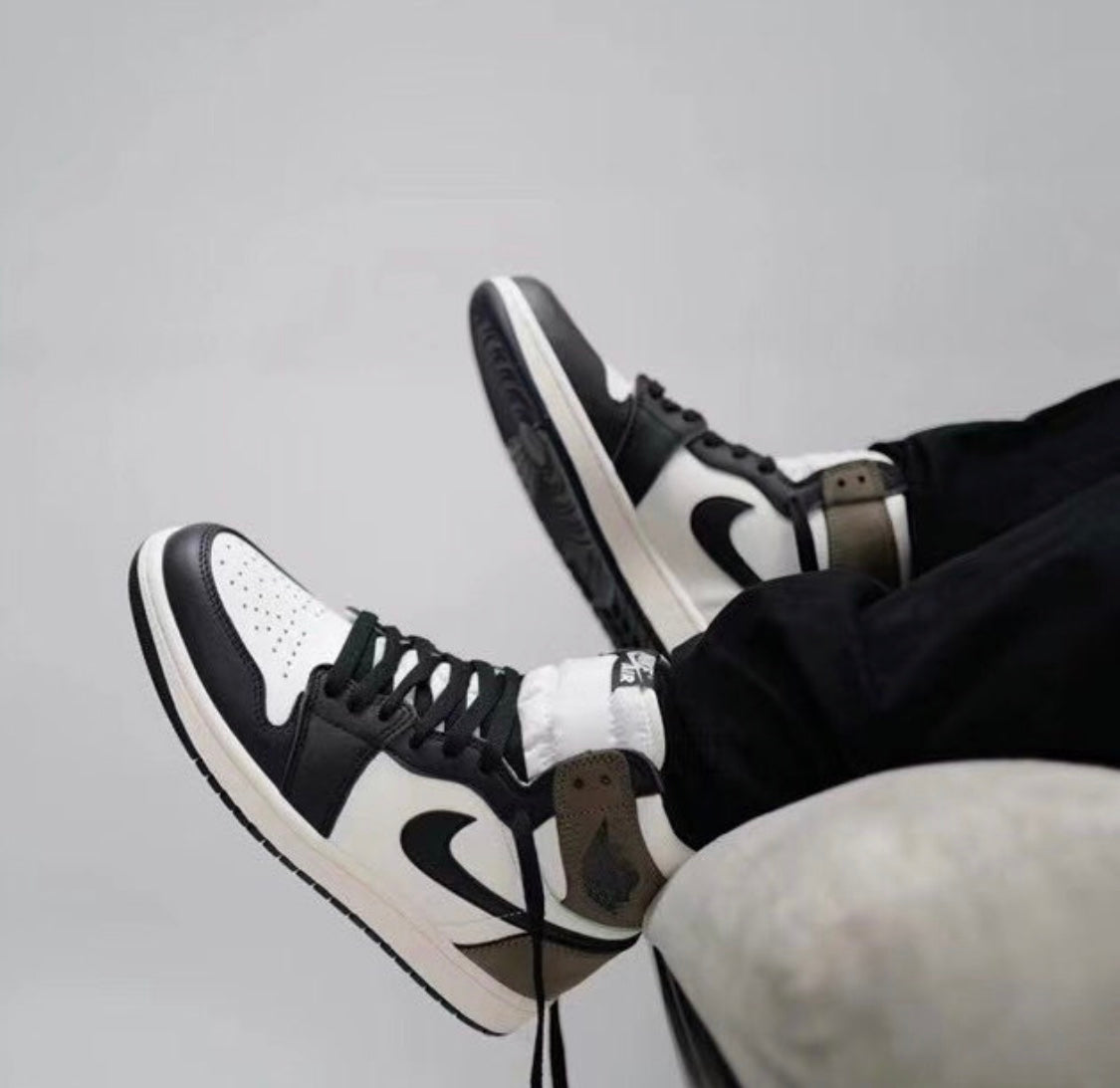 MO - AJ1 Small Barb Black Mocha