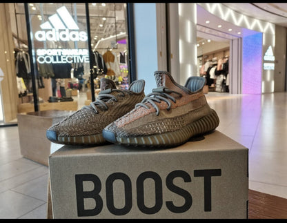 MO - Yzy 350 Dirty Orange Angel Sneaker