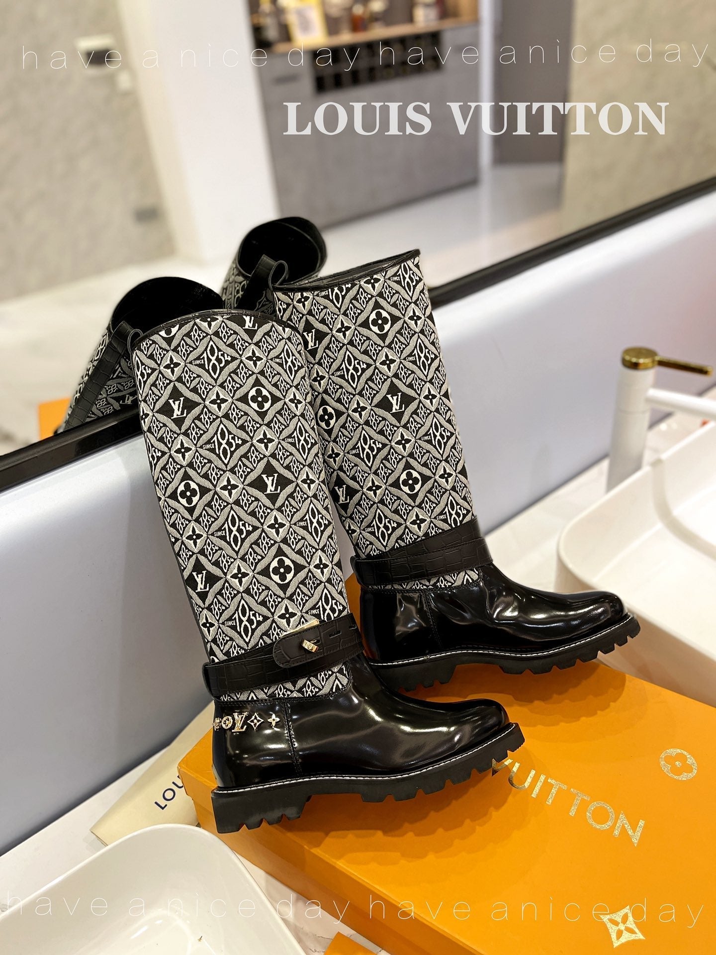 Top Quality LUV BOOTS 027