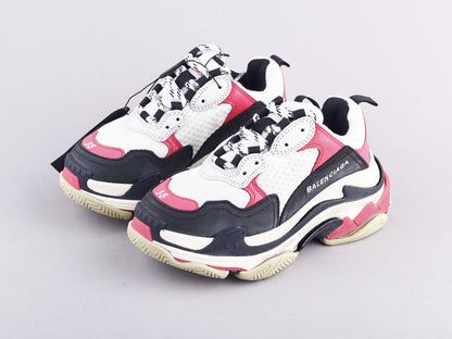 MO - Bla Triple S Black And White Powder Sneaker