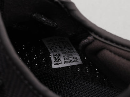 MO - Yzy 350 Black Angel Sneaker