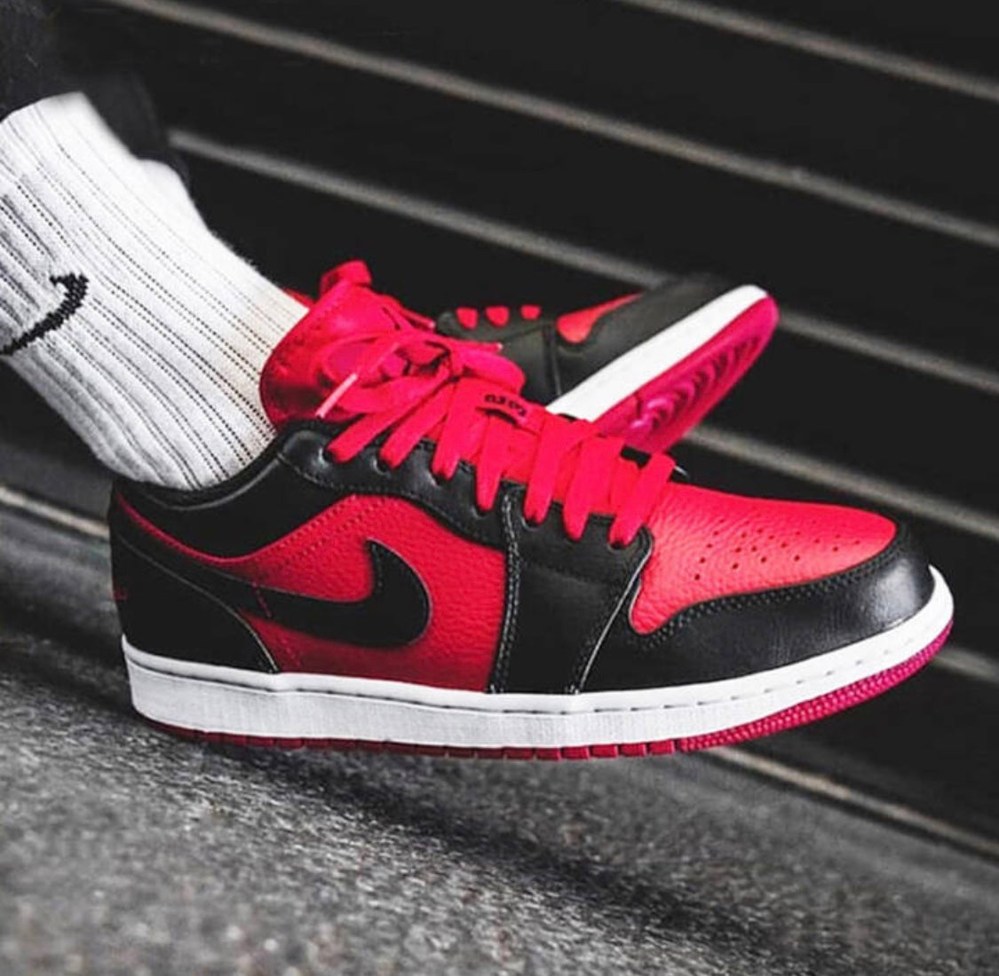 MO - AJ1 new black red