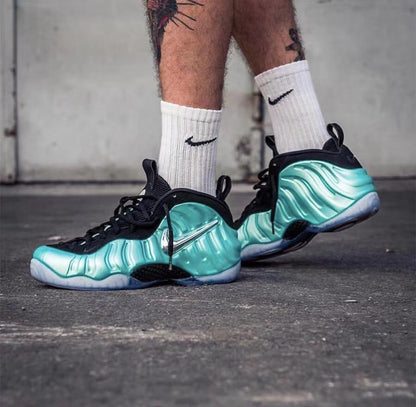 MO - NKE Hardaway Foam south coast bubble