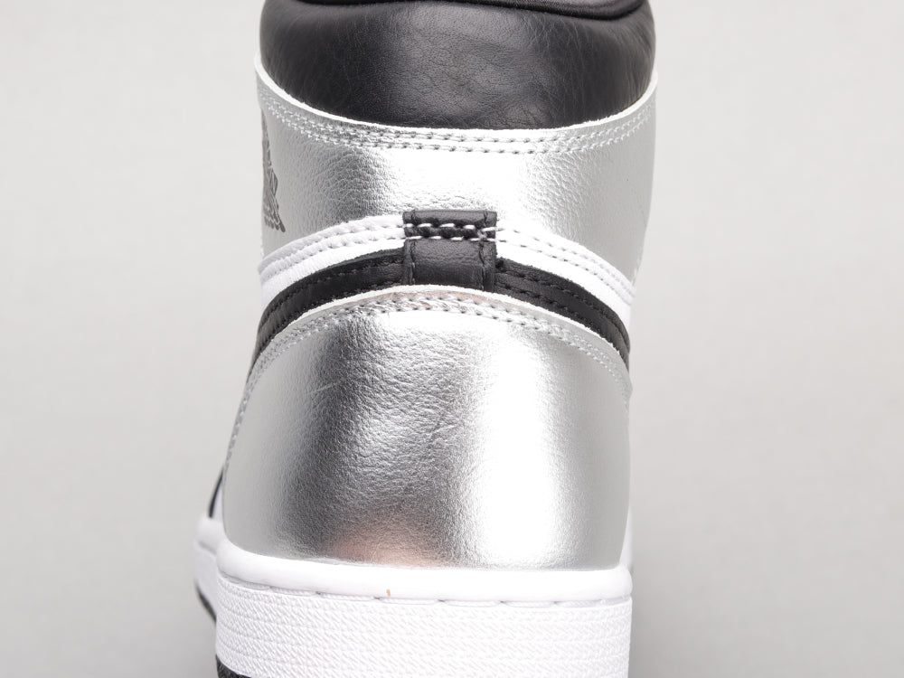 MO - AJ1 Metallic Silver