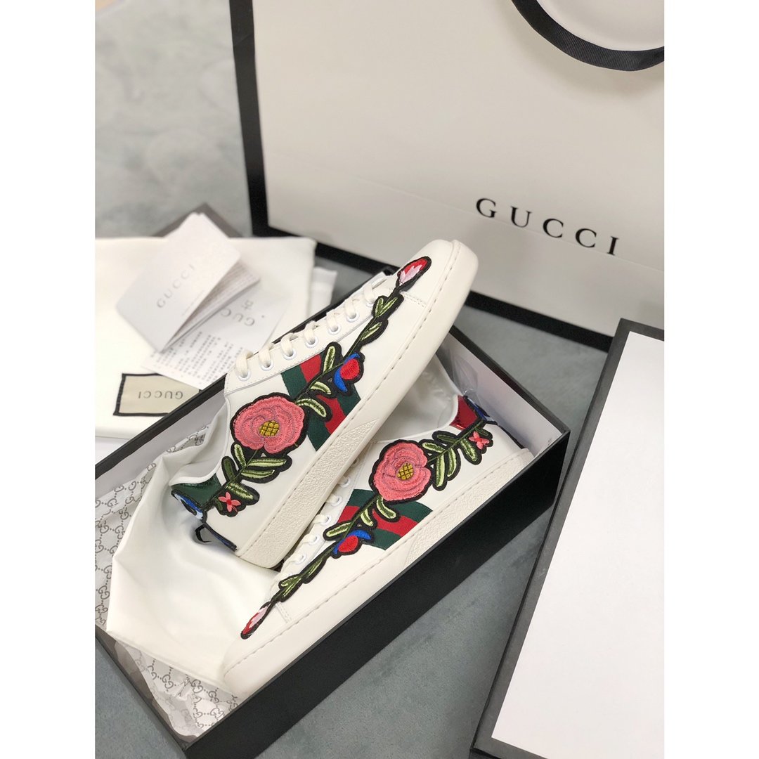 MO-GCI Ace Embroidered 'Floral Sneaker 081