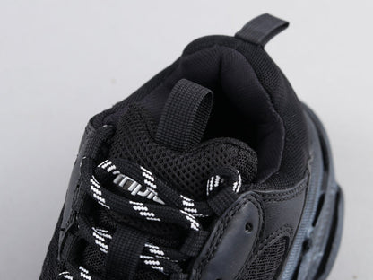 MO - Bla Triple S Pure Black Sneaker