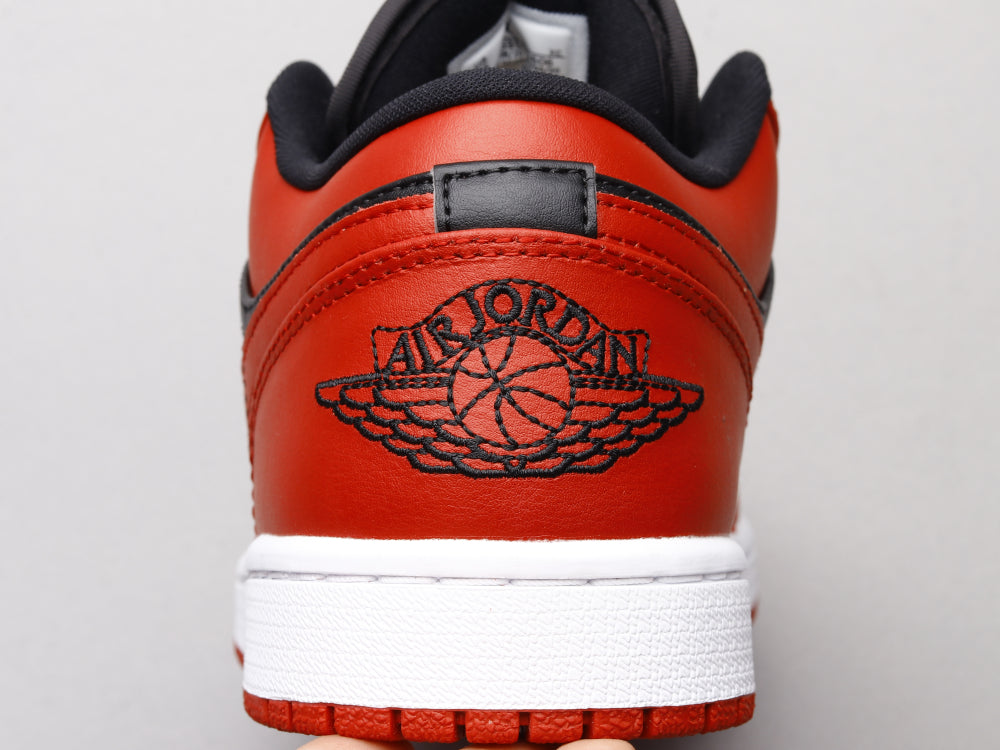 MO - AJ1 Reverse black and red forbidden to wear