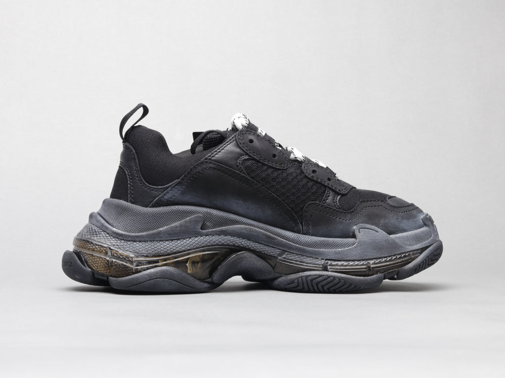 MO - Bla Triple S Air Cushion Black Sneaker