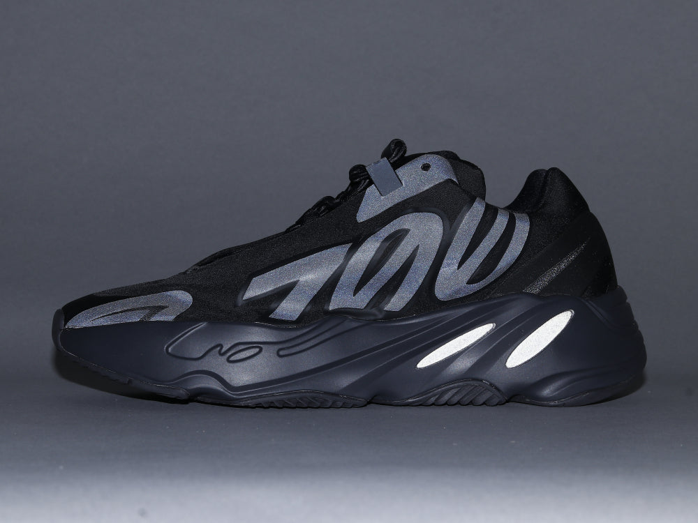 MO - Yzy 700 Dark Glow Sneaker