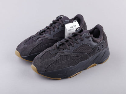 MO - Yzy 700 Raw Rubber Black Sneaker