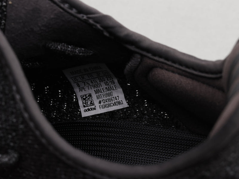 MO - Yzy 350 Black Starry Sneaker
