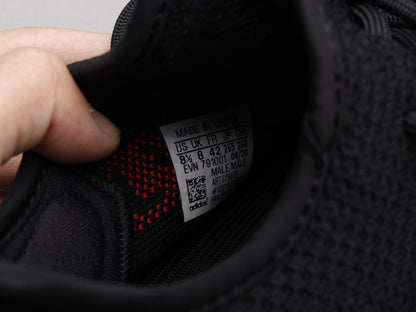 MO - Yzy 350 Black And Red Sneaker