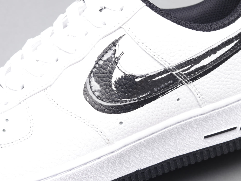 MO - AF1 black and white brush