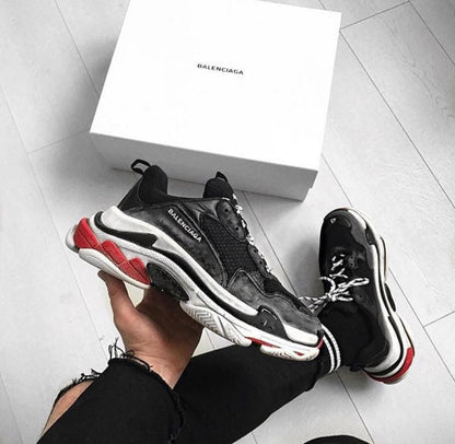 MO - Bla Triple S Black and Red Sneaker