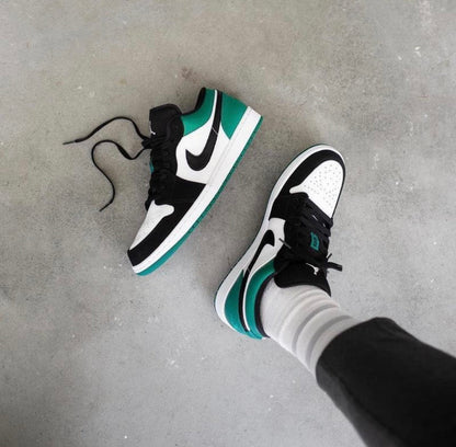 MO - AJ1 black and green toes