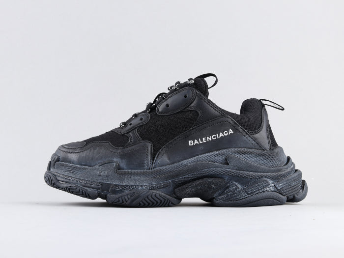 MO - Bla Triple S Pure Black Sneaker