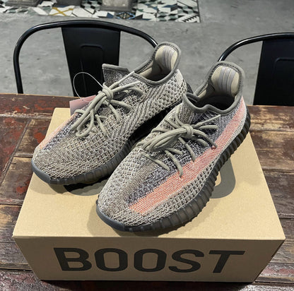 MO - Yzy 350 Volcanic Ash Sneaker