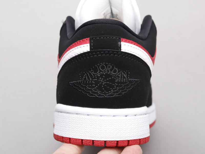 MO - AJ1 Chicago black and white red