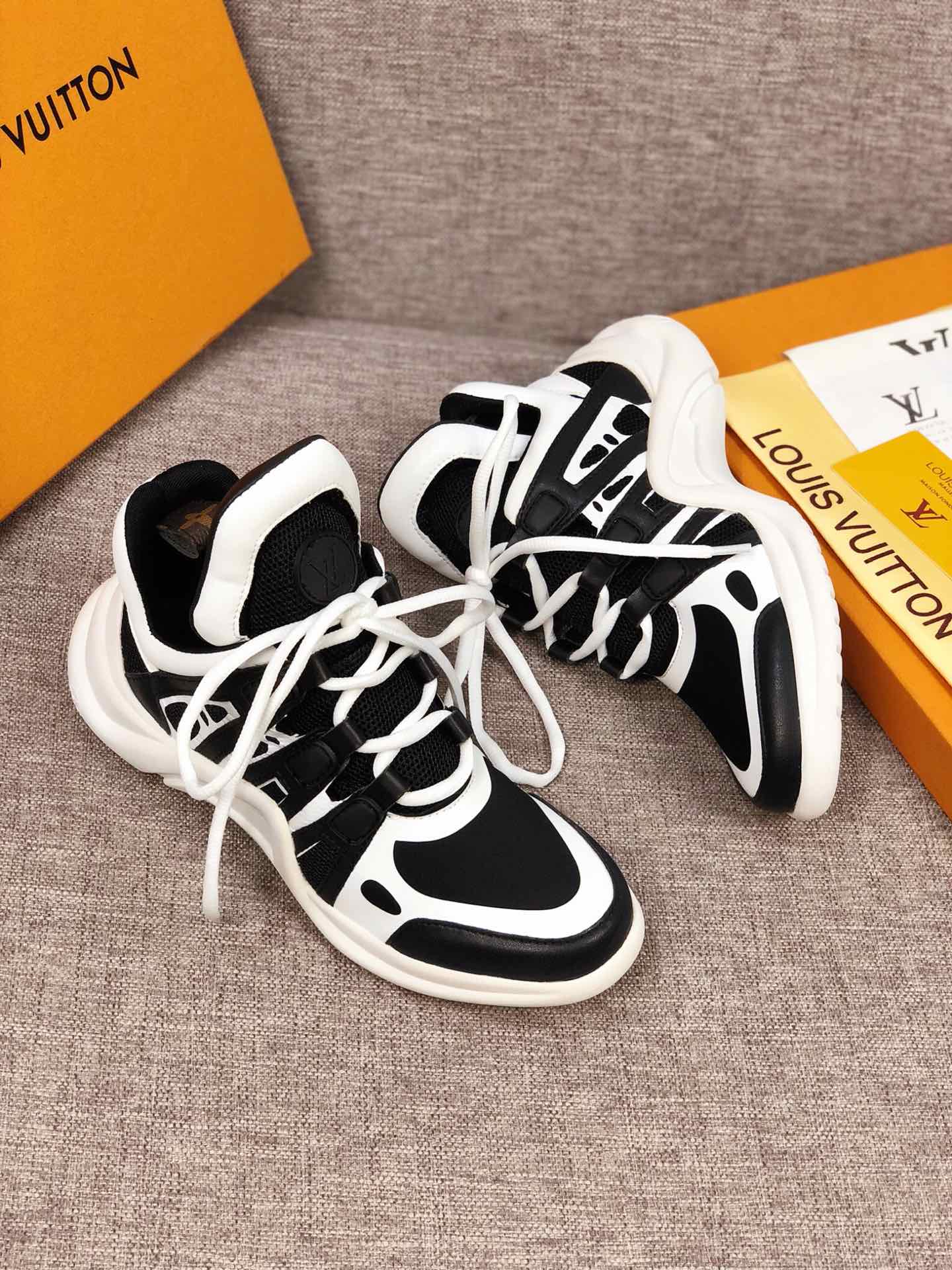 MO - LUV Archlight Black White Sneaker