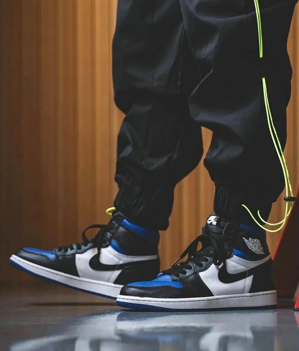 MO - AJ1 black and blue toe