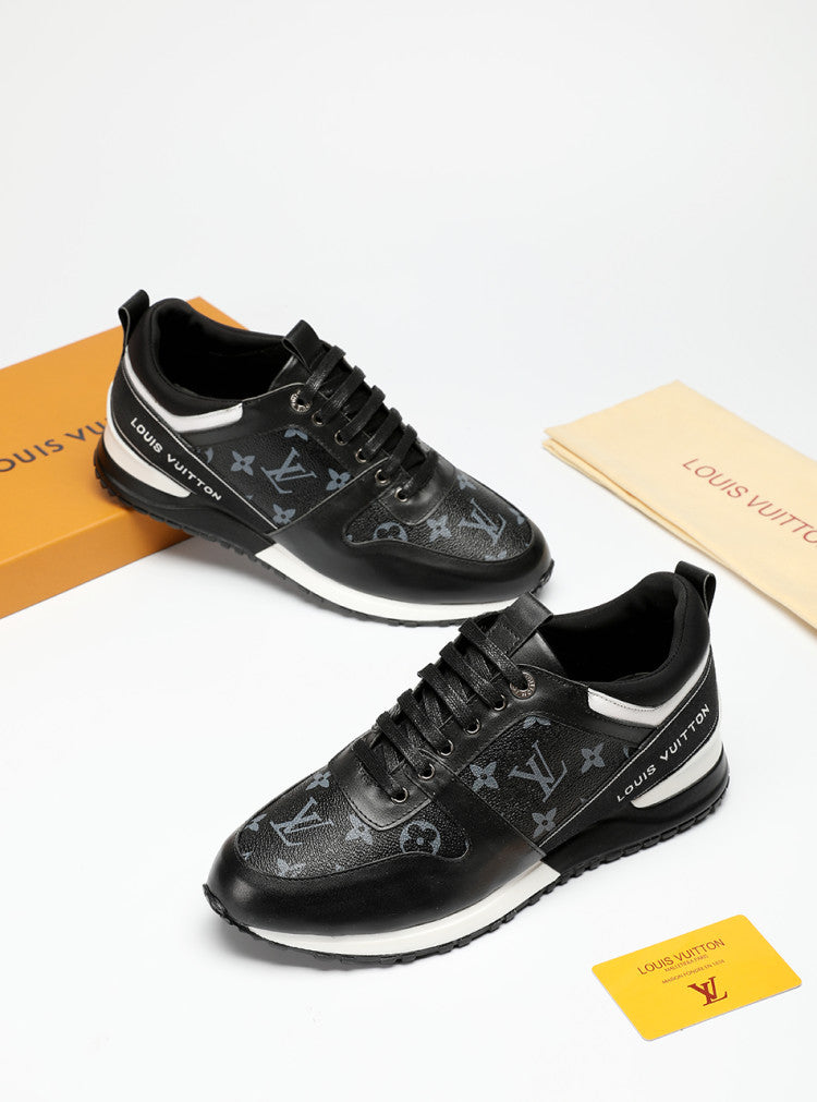 MO - LUV Run Away Black Sneaker