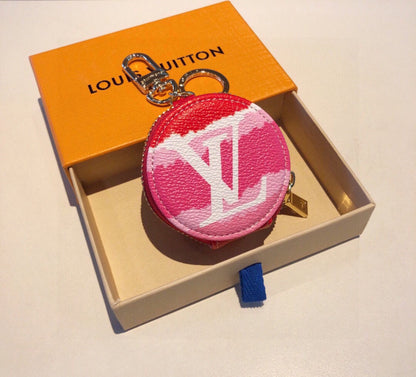 MO -Top Quality Keychains LUV 059