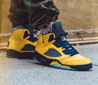 MO - AJ5 Michigan black and yellow