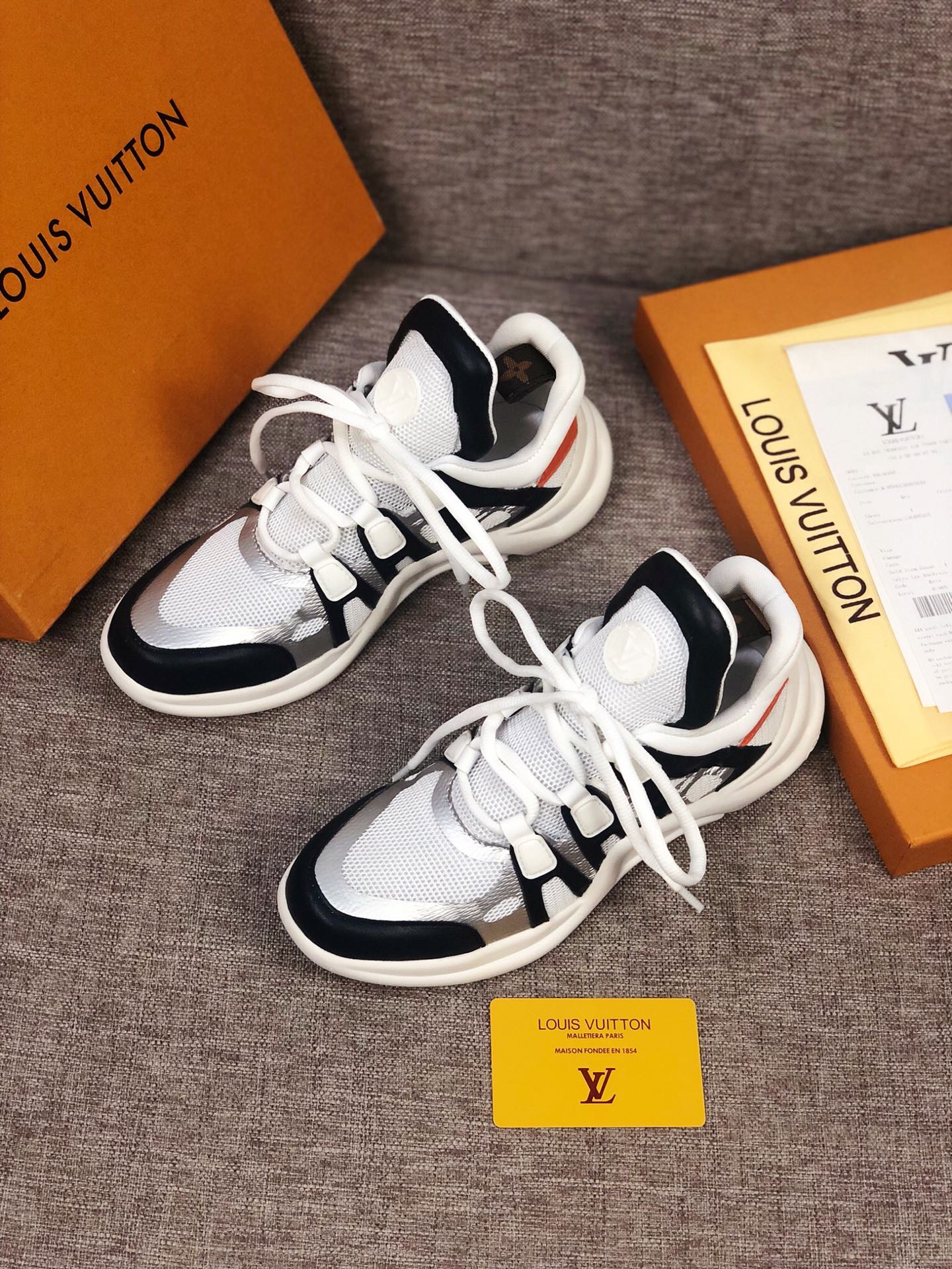 MO - LUV Archlight White Black Orange Sneaker