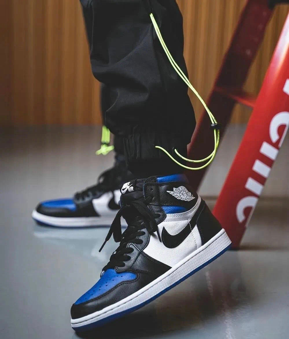 MO - AJ1 black and blue toe