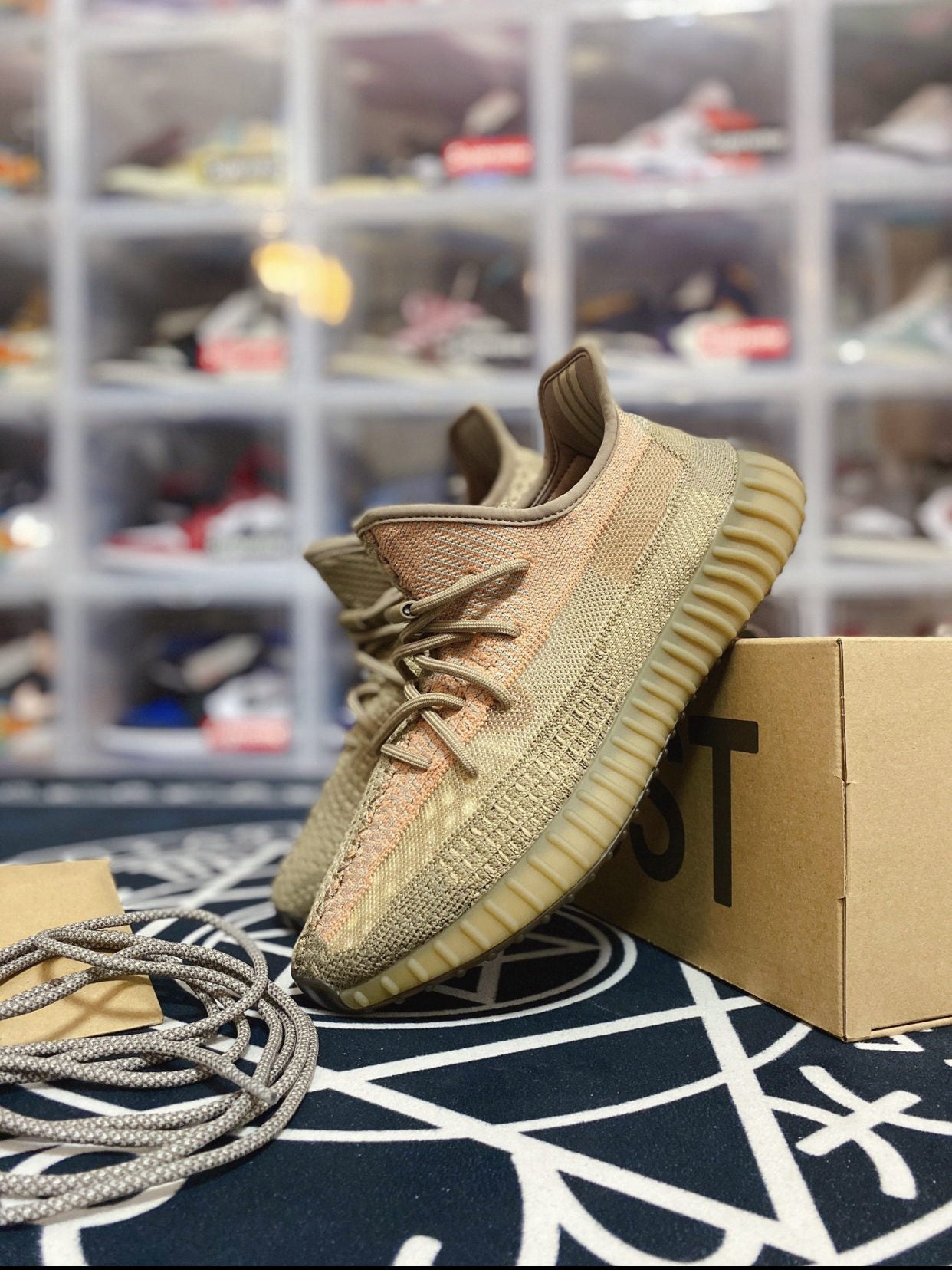 MO - Yzy 350 Dirty Orange Angel Sneaker