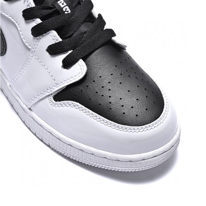 MO - AJ1 low black and white panda