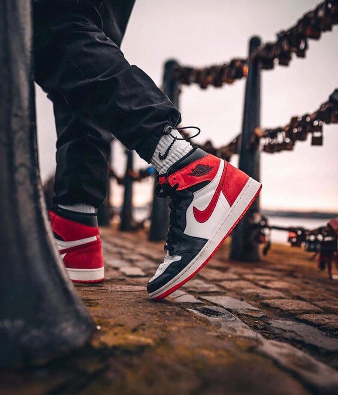 MO - AJ1 High Six Crowns Black and Red