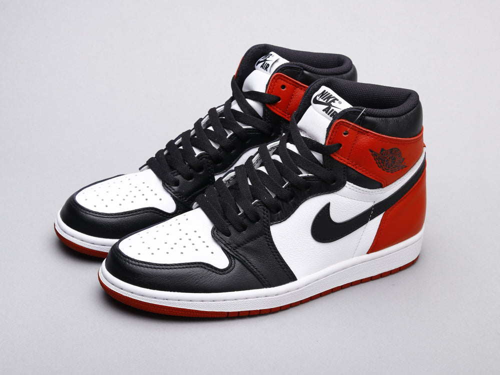 MO - AJ1 black toe