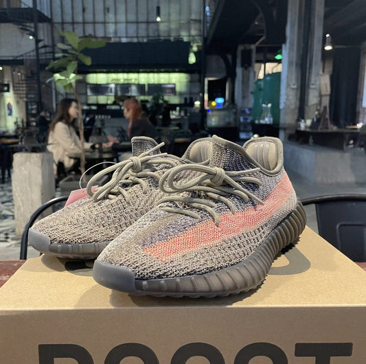 MO - Yzy 350 Volcanic Ash Sneaker